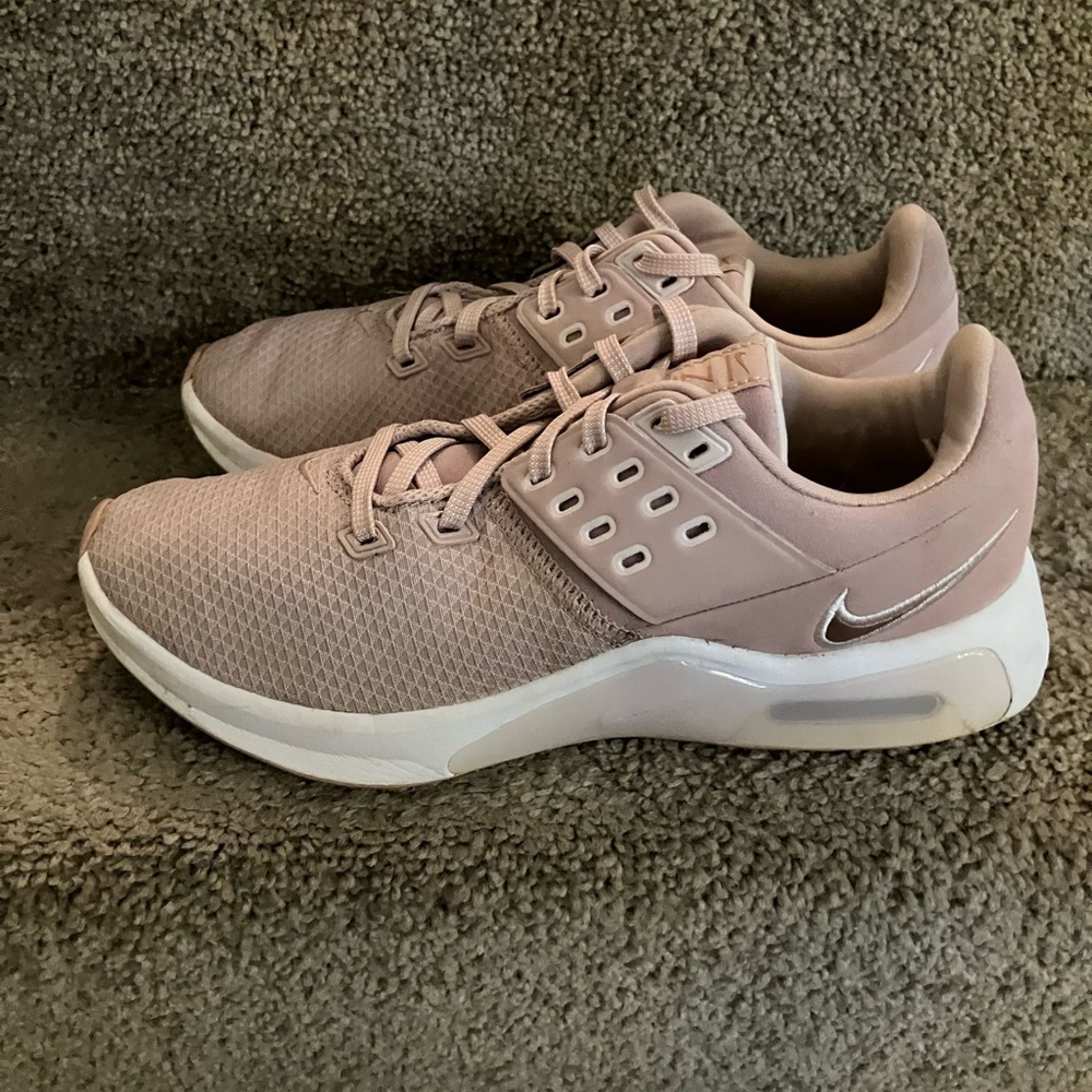 In Great Condition! NIKE AIRMAX TR 4 Champagne Sneakers Size 8